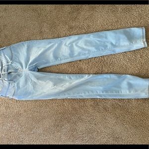 Girls light wash stretchy jeans